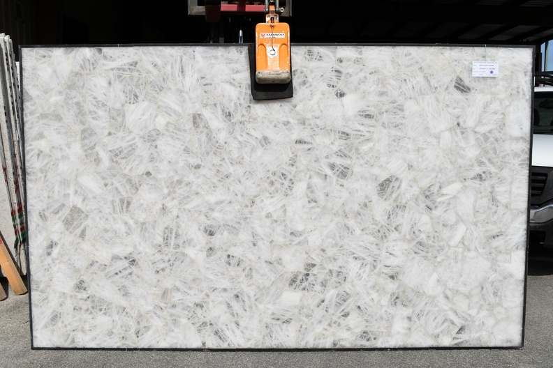 WHITE QUARTZ MOSAIC 2CM LOT 2P254283 121X72.JPG